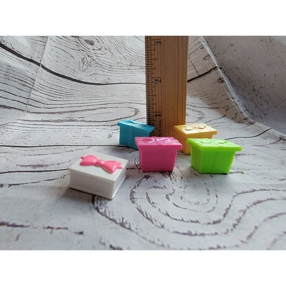 Littlest Pet Shop LPS Birthday Celebration Box Accessory Present Pink Blue White - Picture 3 of 4